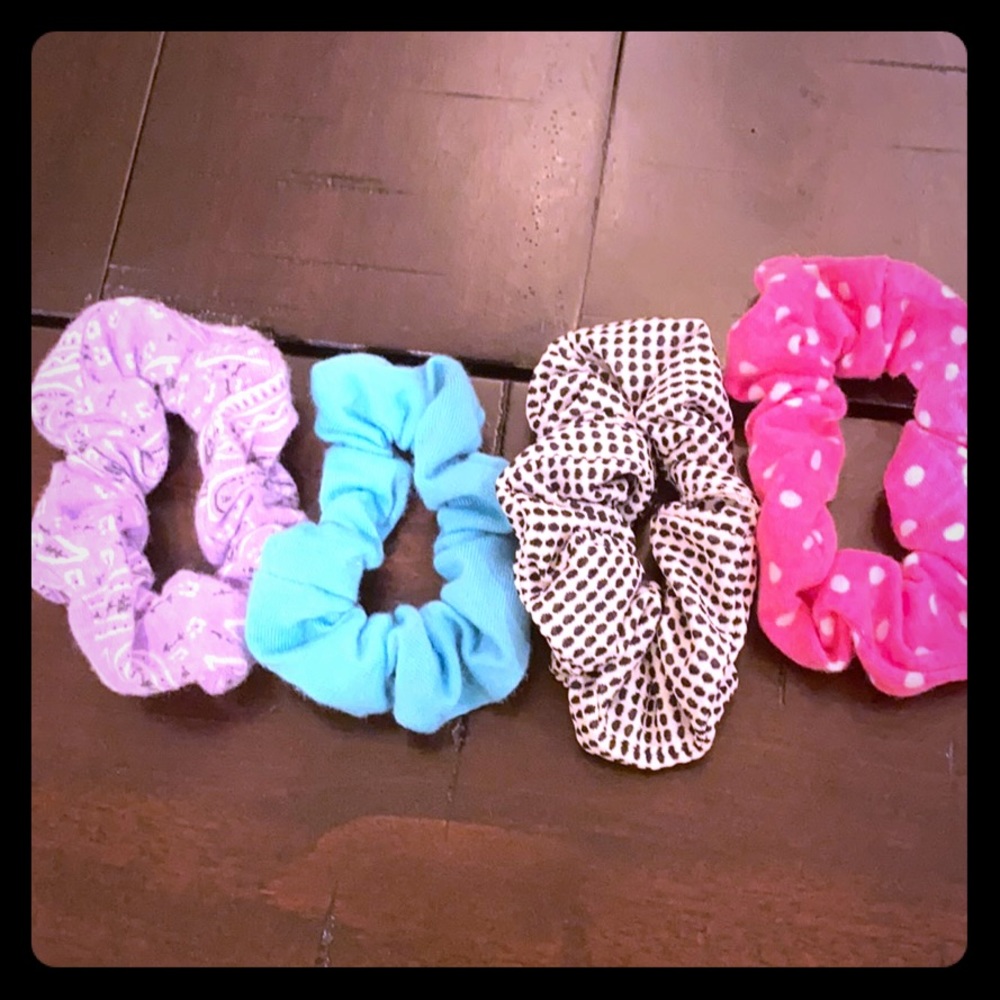 Super cute thin scrunchy set of four